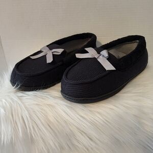 Dearfoams Women's Black Moccasin Slippers with Bow, Size Medium (7/8)